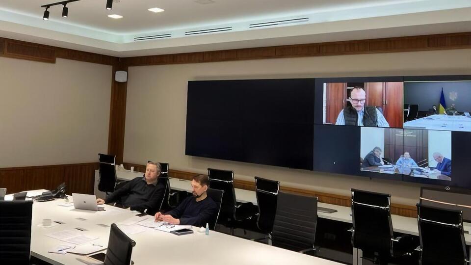 Останніми днями переговори відбуваються у відеоформаті