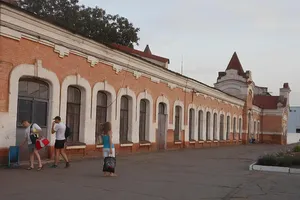 Ракета впала в районі залізничного вокзалу, у приміщенні вилетіли вікна, повідомили в "Укрзалізниці"