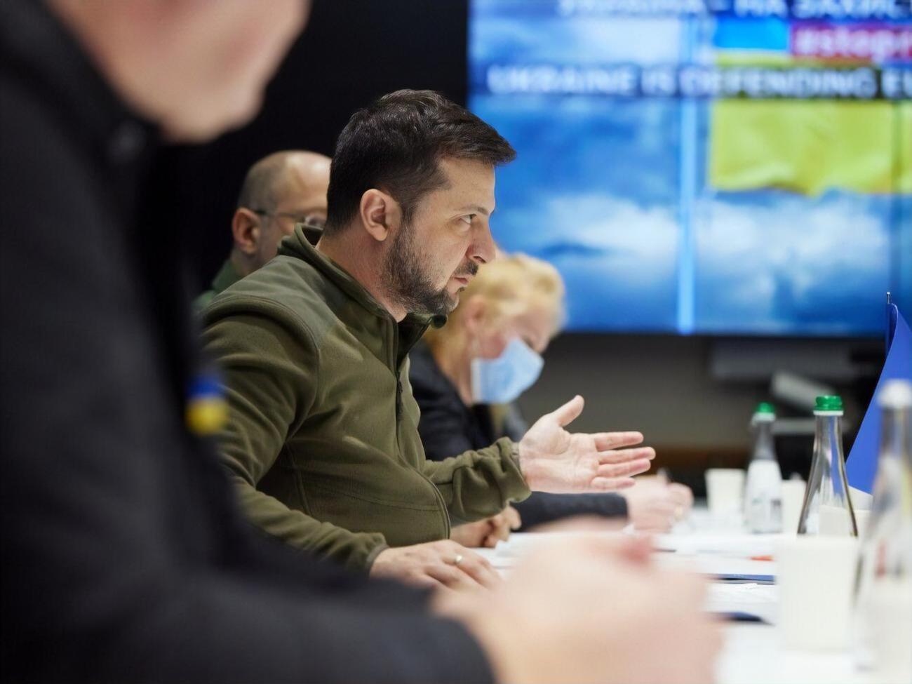 Згідно із законом, ЗМІ заборонено виправдовувати, визнавати правомірною, заперечувати збройну агресію Росії проти України 2014 року