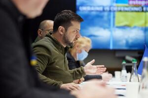 Згідно із законом, ЗМІ заборонено виправдовувати, визнавати правомірною, заперечувати збройну агресію Росії проти України 2014 року