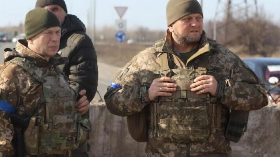 Залужний (праворуч): Основне навантаження несуть підрозділи Сухопутних військ Збройних сил України