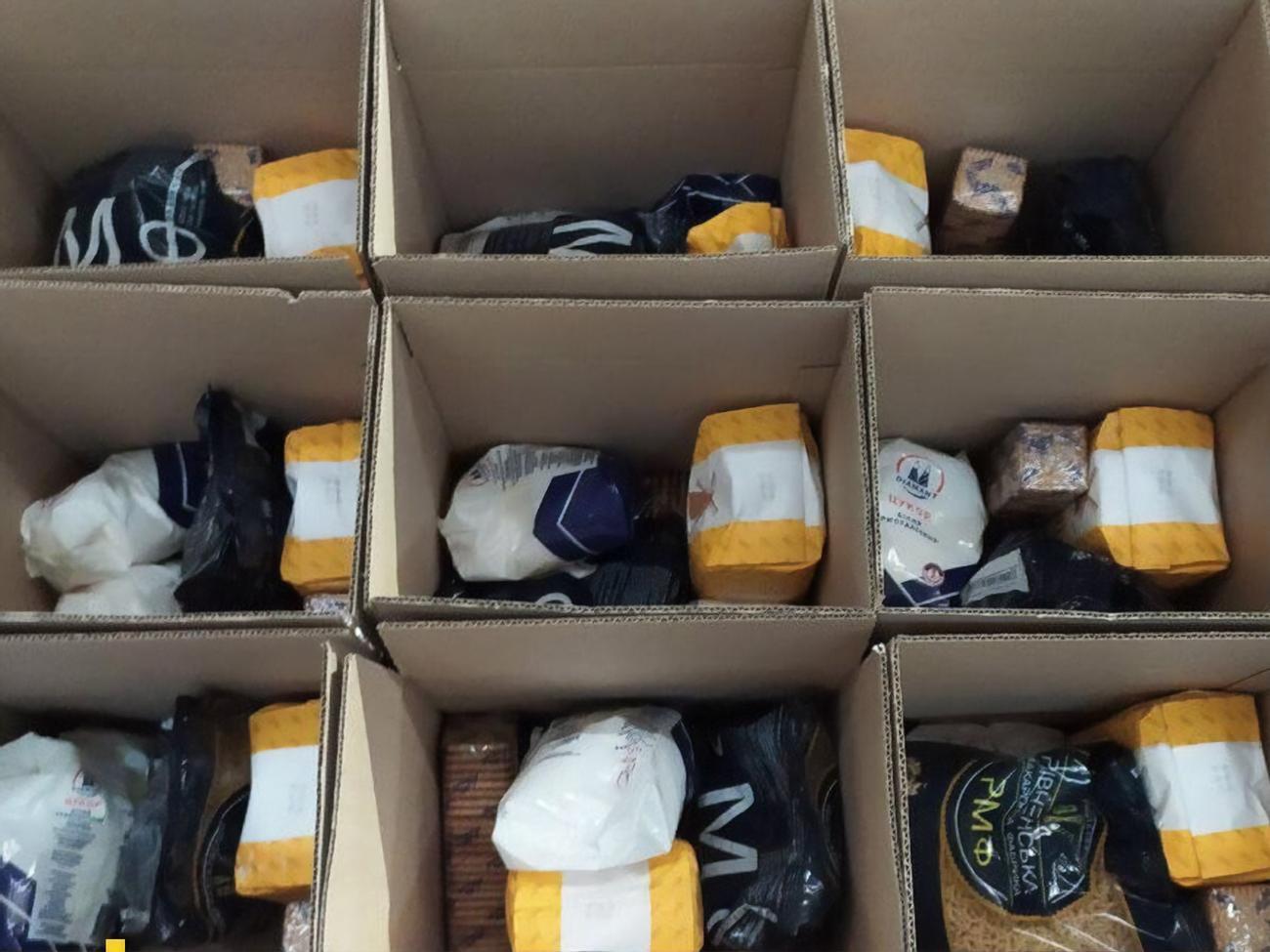 Фонд Ріната Ахметова передає 100 тис. продуктових наборів для жителів Східної України