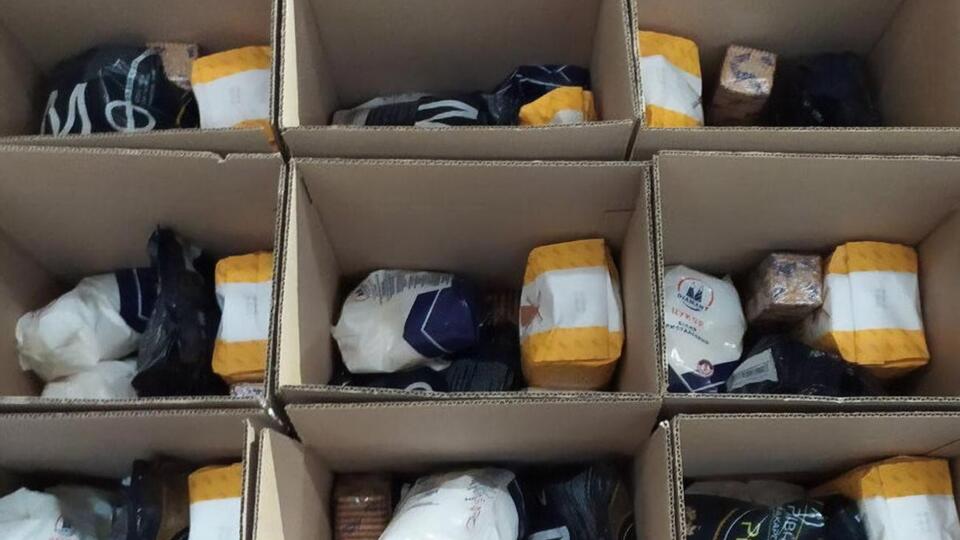 Фонд Ріната Ахметова передає 100 тис. продуктових наборів для жителів Східної України