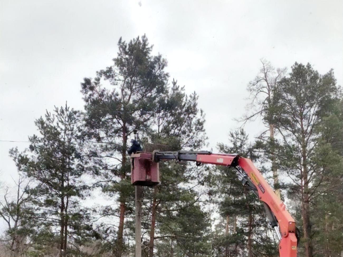 30 аварійних бригад безперервно працюють уже 21 добу, щоб оперативно відновлювати електропостачання населених пунктів у Київській області