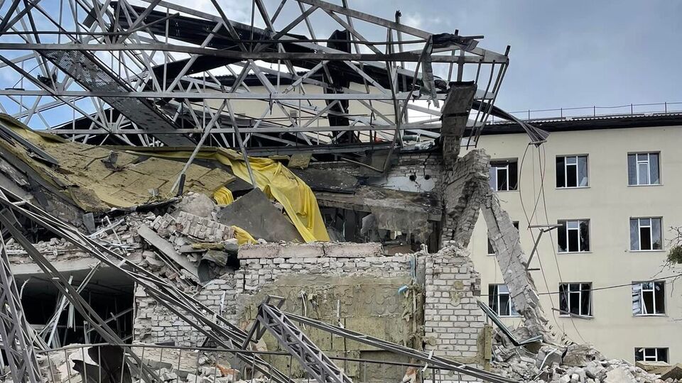 В Ізюмі (Харківська область) російські окупанти повністю зруйнували приймальне відділення міськлікарні