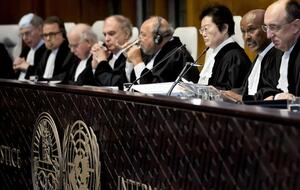 Рішення про негайне припинення вторгнення РФ в Україну підтримало 13 суддів