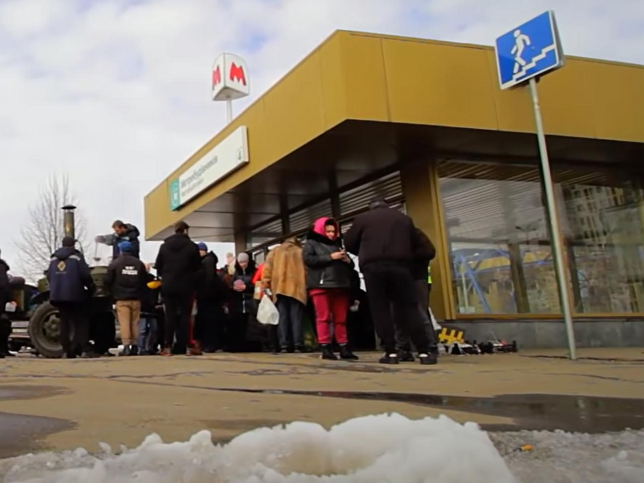 Харківське метро стало притулком для сотень жителів міста, які рятуються від війни