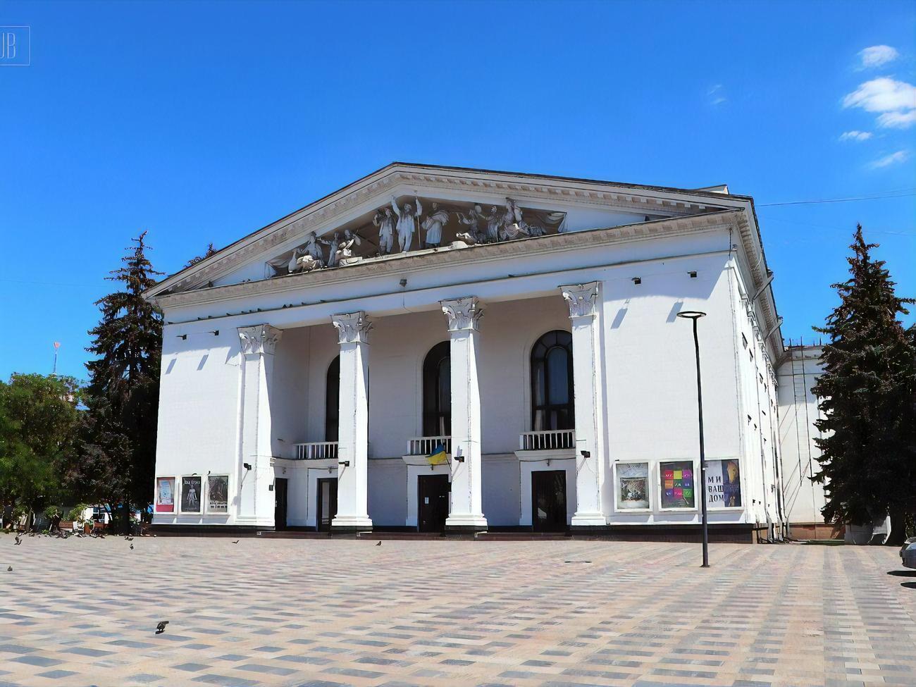 Так театр выглядел до бомбежки