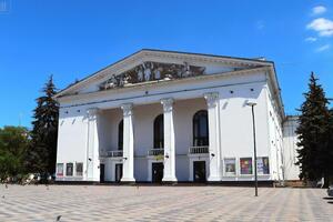 Так театр выглядел до бомбежки