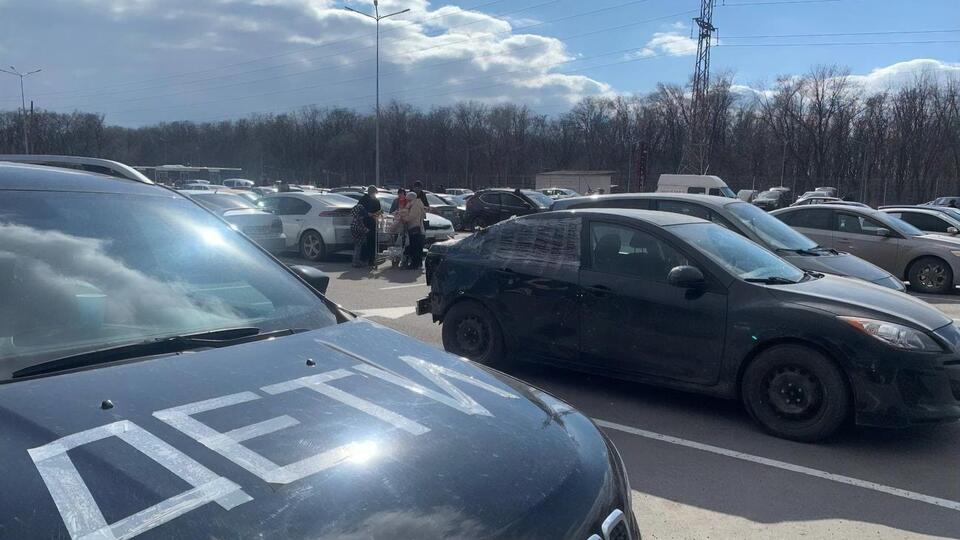 Выезжающих по "зеленому коридору" жителей Мариуполя размещают в Запорожье