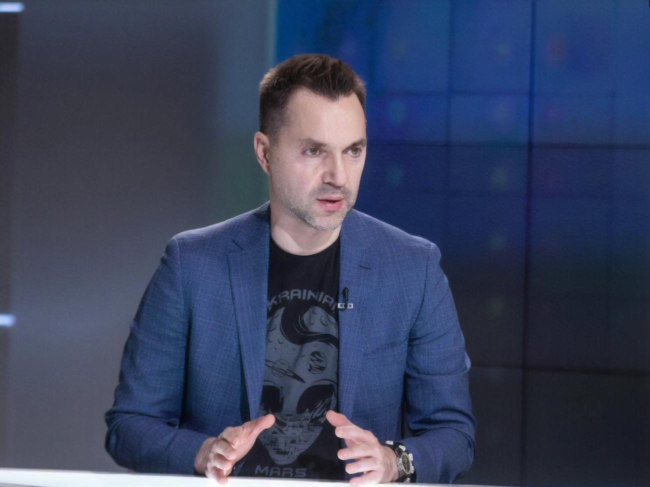 Арестович: Санкції, які ламають російську економіку, – вони за два місяці мають її прикінчити взагалі