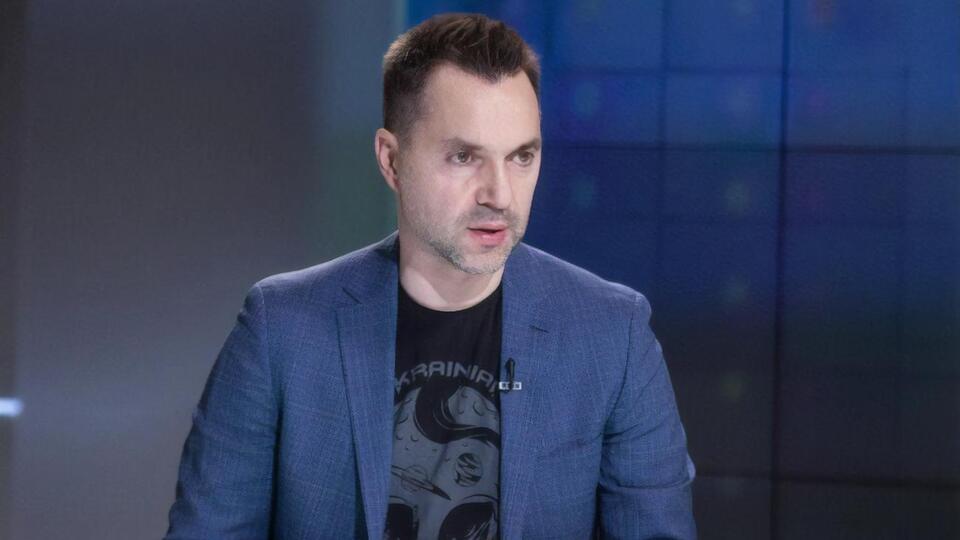 Арестович: Санкції, які ламають російську економіку, – вони за два місяці мають її прикінчити взагалі