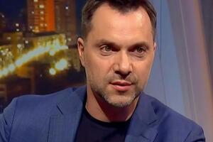 Арестович: Теперь в любом месте мира, где ты появляешься и говоришь, что украинец, – тебя будут реально аплодисментами встречать