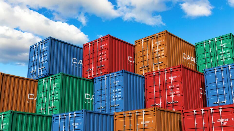 Благодаря странам, которые понимают роль и вклад Украины в защиту мира, давление на оккупанта в Европе и мире как никогда высокое, заявил в МИнистерстве инфраструктуры
