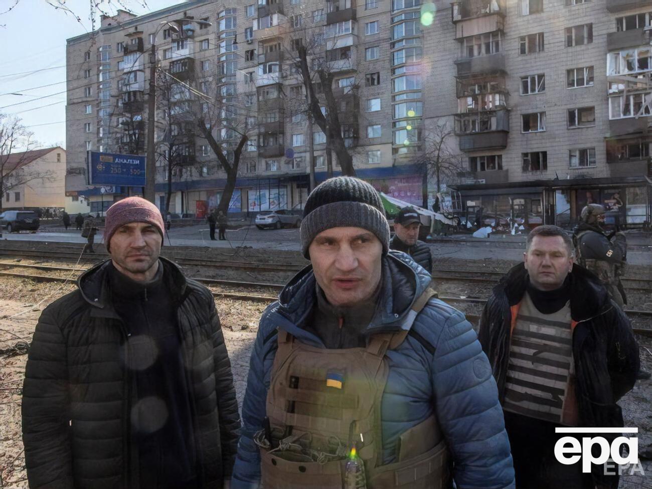 Володимир Кличко повідомив, що в Києві постійно перебуває поруч із братом