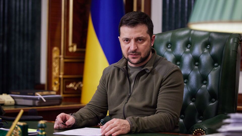Зеленский (на фото) призывал Путина к прямым переговорам после начала полномасштабного вторжения РФ в Украину