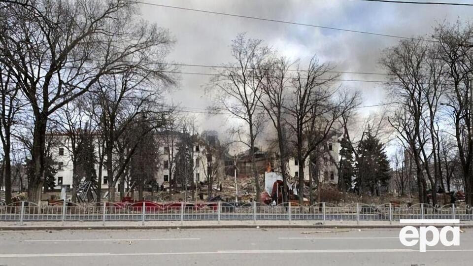 26 березня окупанти скинули бомбу на Маріупольський драмтеатр