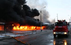Огонь распространился на территории всего рынка, сообщили в ГСЧС