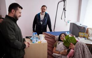 Ця дівчинка закрила собою від обстрілів свого восьмирічного брата і дістала багато поранень, хлопчик потім кричав окупантам, що ненавидить їх