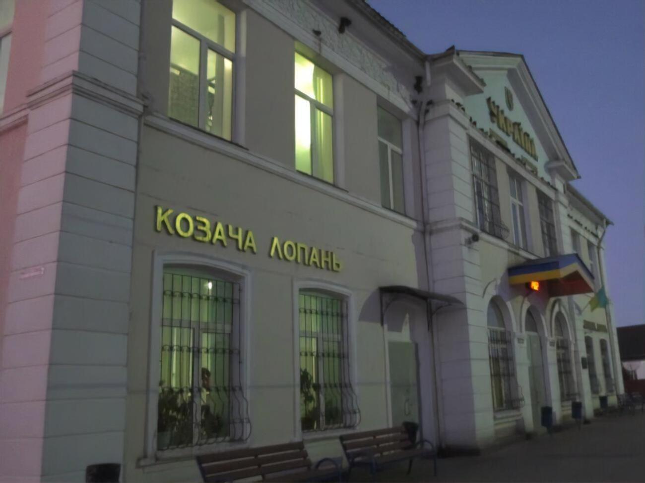 Обстреляли в том числе здание вокзала