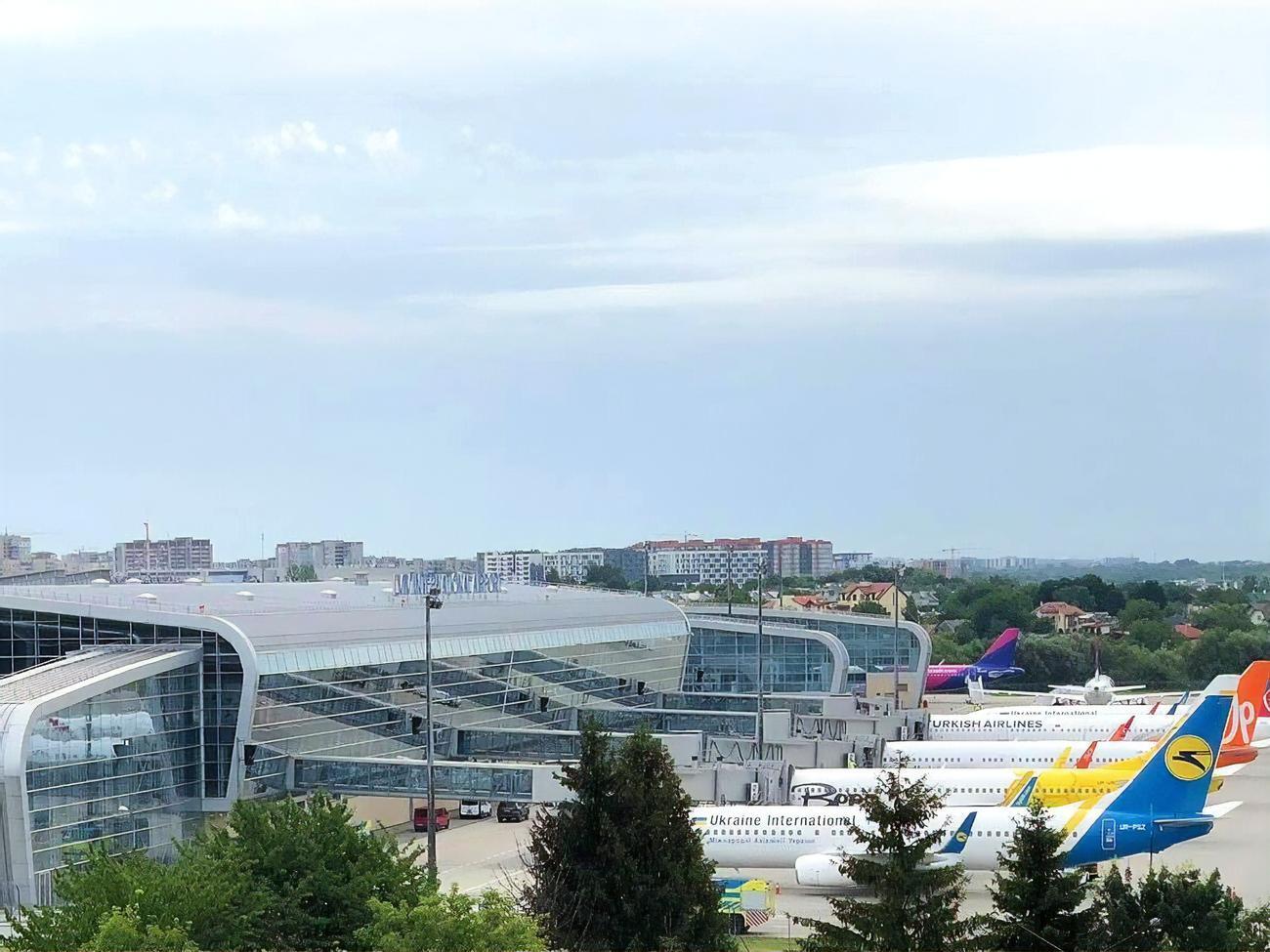 Оккупанты обстреляли территорию возле аэропорта, отметил Садовый