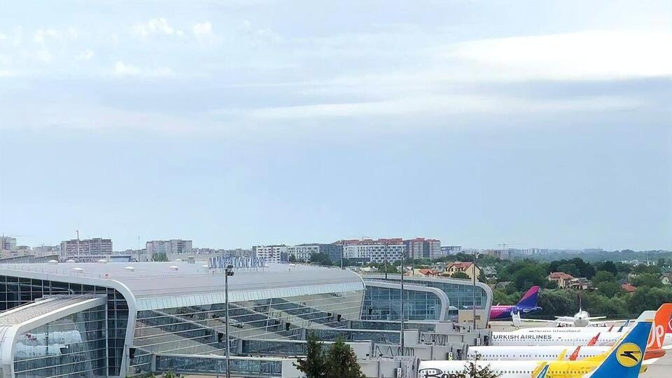 Оккупанты обстреляли территорию возле аэропорта, отметил Садовый