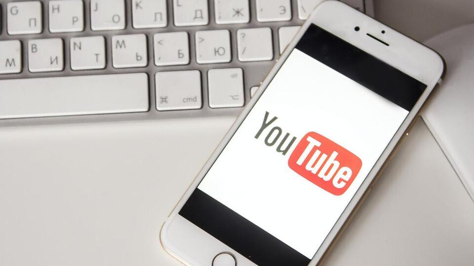 Роскомнадзор потребовал от YouTube прекратить трансляцию антироссийских роликов
