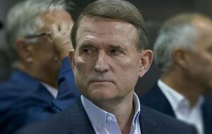 За даними ЗМІ, Медведчук зараз перебуває в Україні та може ховатися у представників ОПЗЖ