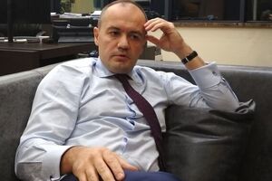 Тільки приблизно третина з 3,8 млн клієнтів компанії наразі оплачують свої рахунки, хоча банківська система й надалі функціонує, повідомив гендиректор ДТЕК