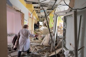 9 марта российские оккупанты нанесли авиаудары по роддому и детской больнице в Мариуполе