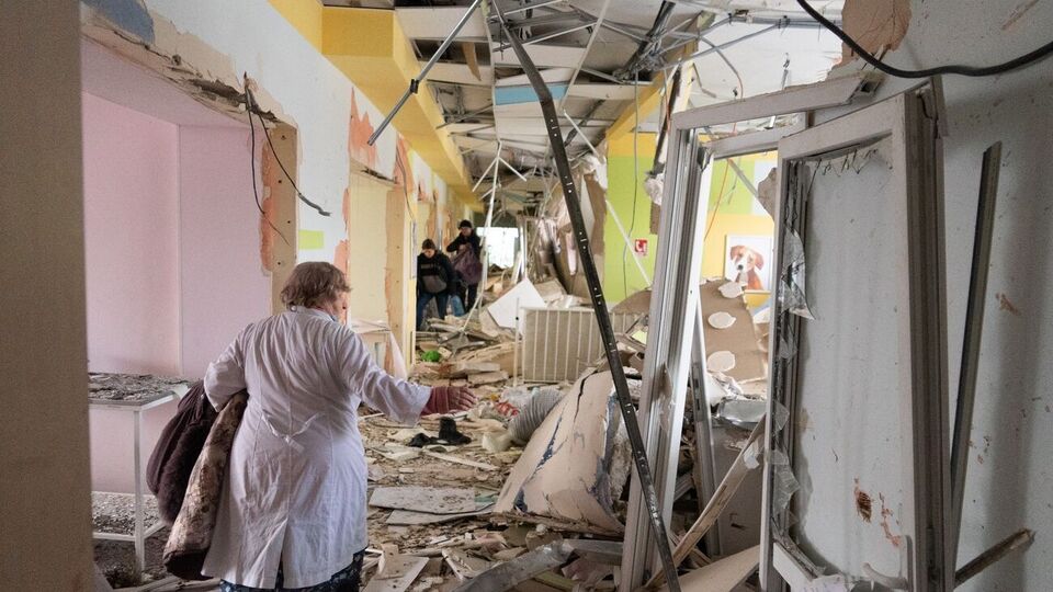 9 березня російські окупанти завдали авіаударів по пологовому будинку та дитячій лікарні в Маріуполі