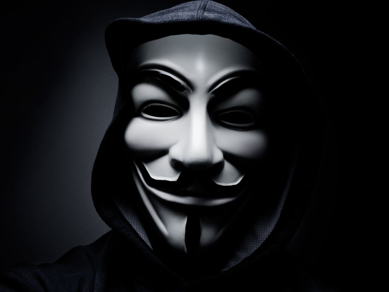 Хакери Anonymous оголосили війну владі Росії