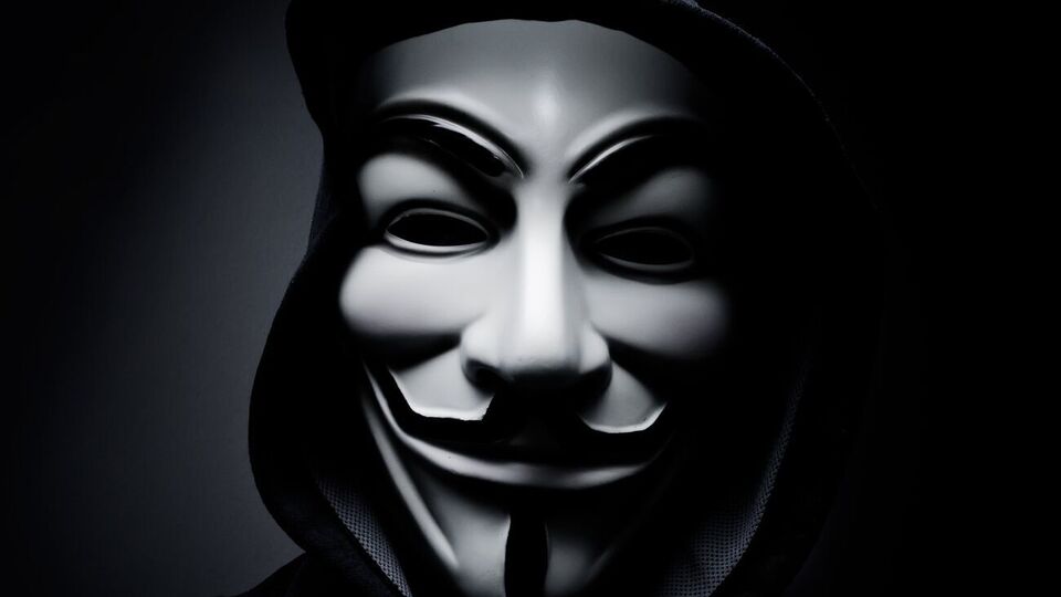 Хакеры Anonymous объявили войну властям России