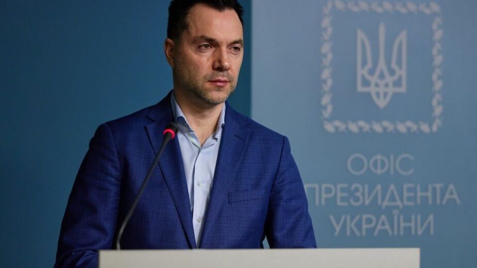 Арестович: В мировой истории полно примеров, когда вооруженные силы месяцами удерживали оборону и в более безнадежной ситуации