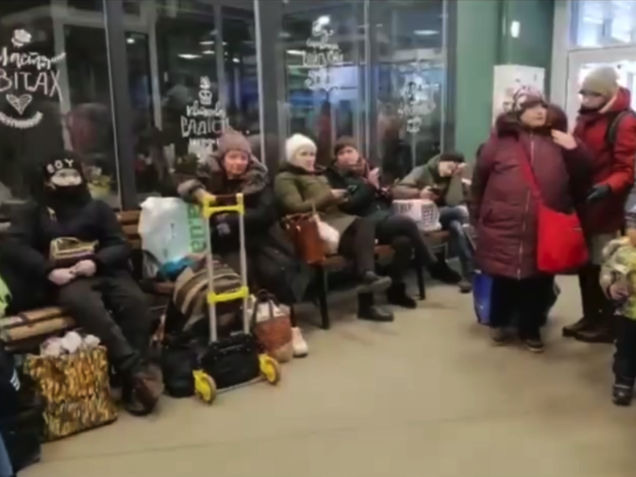 В Мангуше всем мариупольцам, выходящим из города, оказывают необходимую помощь