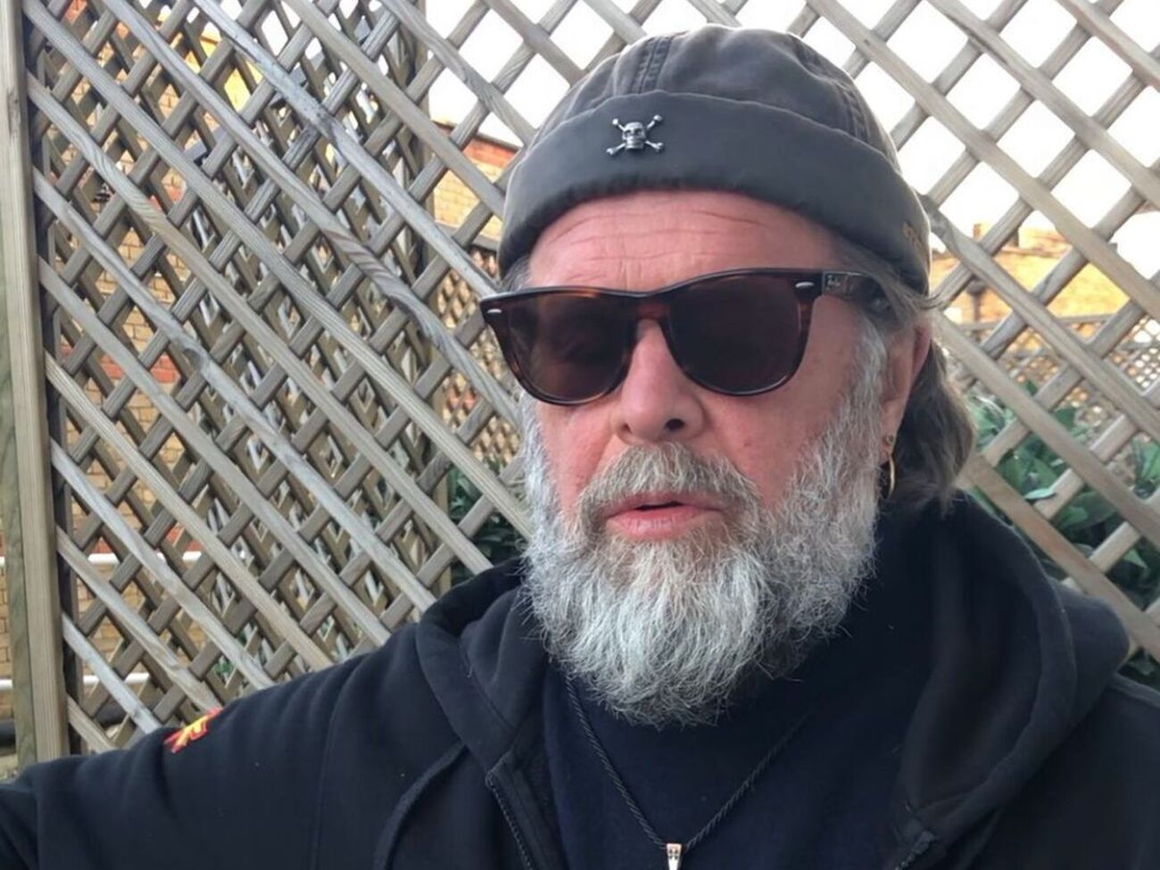 Гребенщиков:&nbsp;Кто бы взял мою обиду и&nbsp;уплыл бы с нею в море, привязав тяжелый камень, и&nbsp;пустил ее на дно?