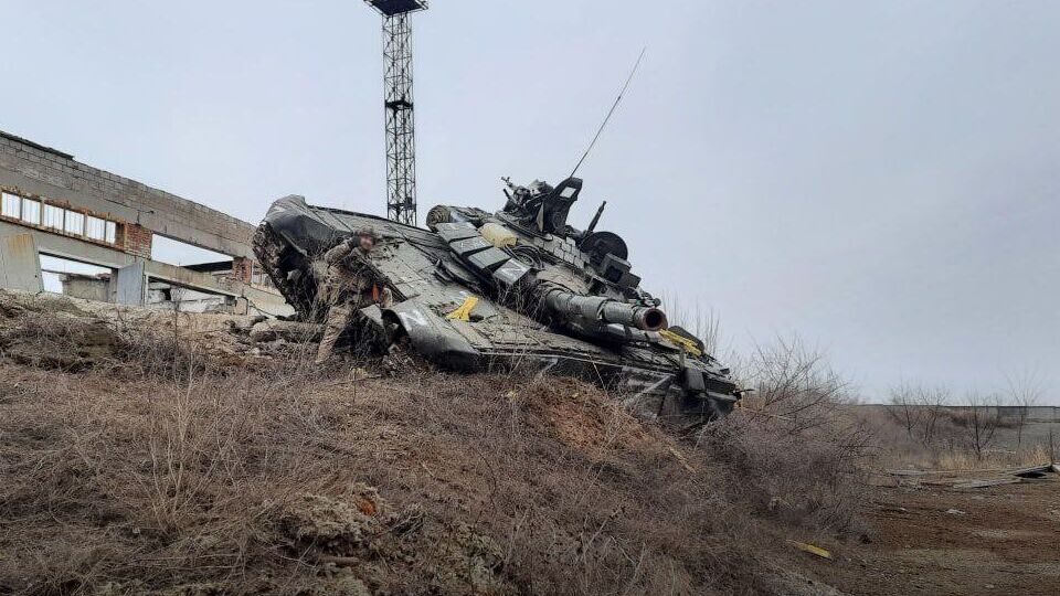 Полк "Азов" знищив сьогодні танк, два БТР і кілька вантажних автомобілів РФ у Маріуполі, повідомила пресслужба