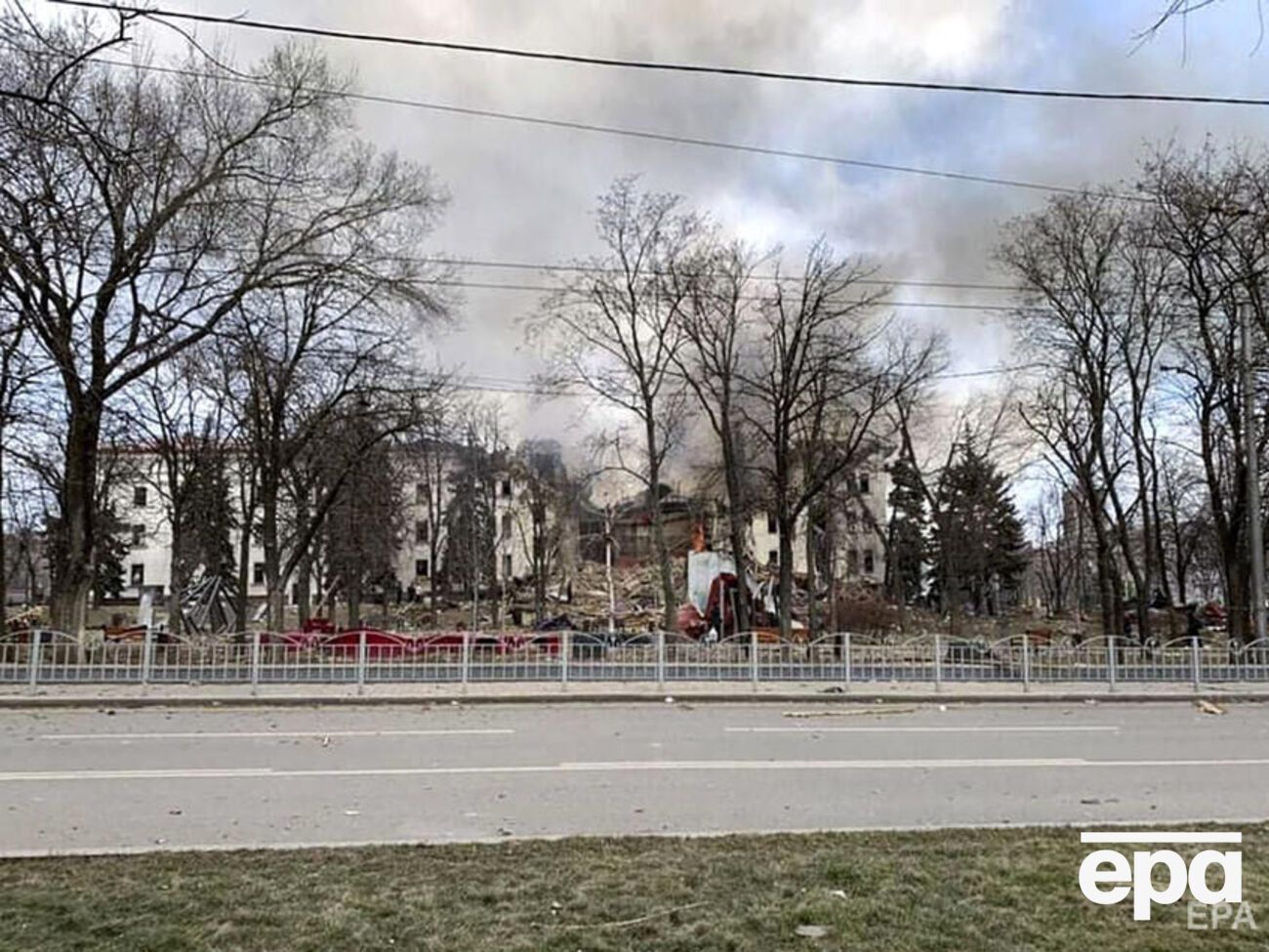 Жителі оточеного Маріуполя через російських окупантів залишилися без води, світла, тепла та зв'язку