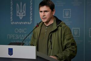 Подоляк про російські обстріли: Щоб стерти історичну пам'ять із вулиць українських міст