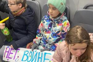 Дітей віком від п'яти до 11 років забрали в автозак і відвезли у поліцейський відділок