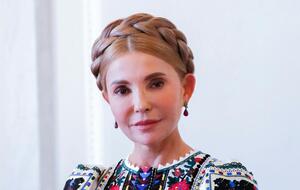 Юлія Тимошенко стала одним із політиків, які поділилися знімком зі зброєю в руках