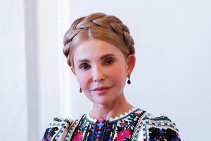 Юлия Тимошенко стала одним из политиков, поделившихся снимком с оружием в руках