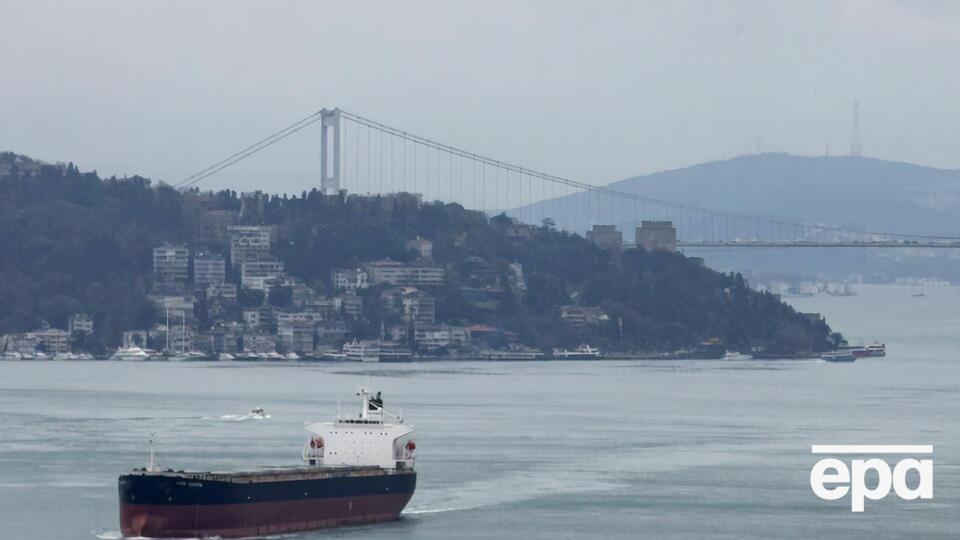 Украина добивается остановки морского сообщения с портами России и прекращения обслуживания российских судов в иностранных портах