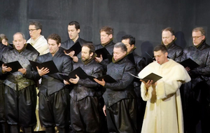 Гимн Украины перед началом оперы Джузеппе Верди "Дон Карлос"