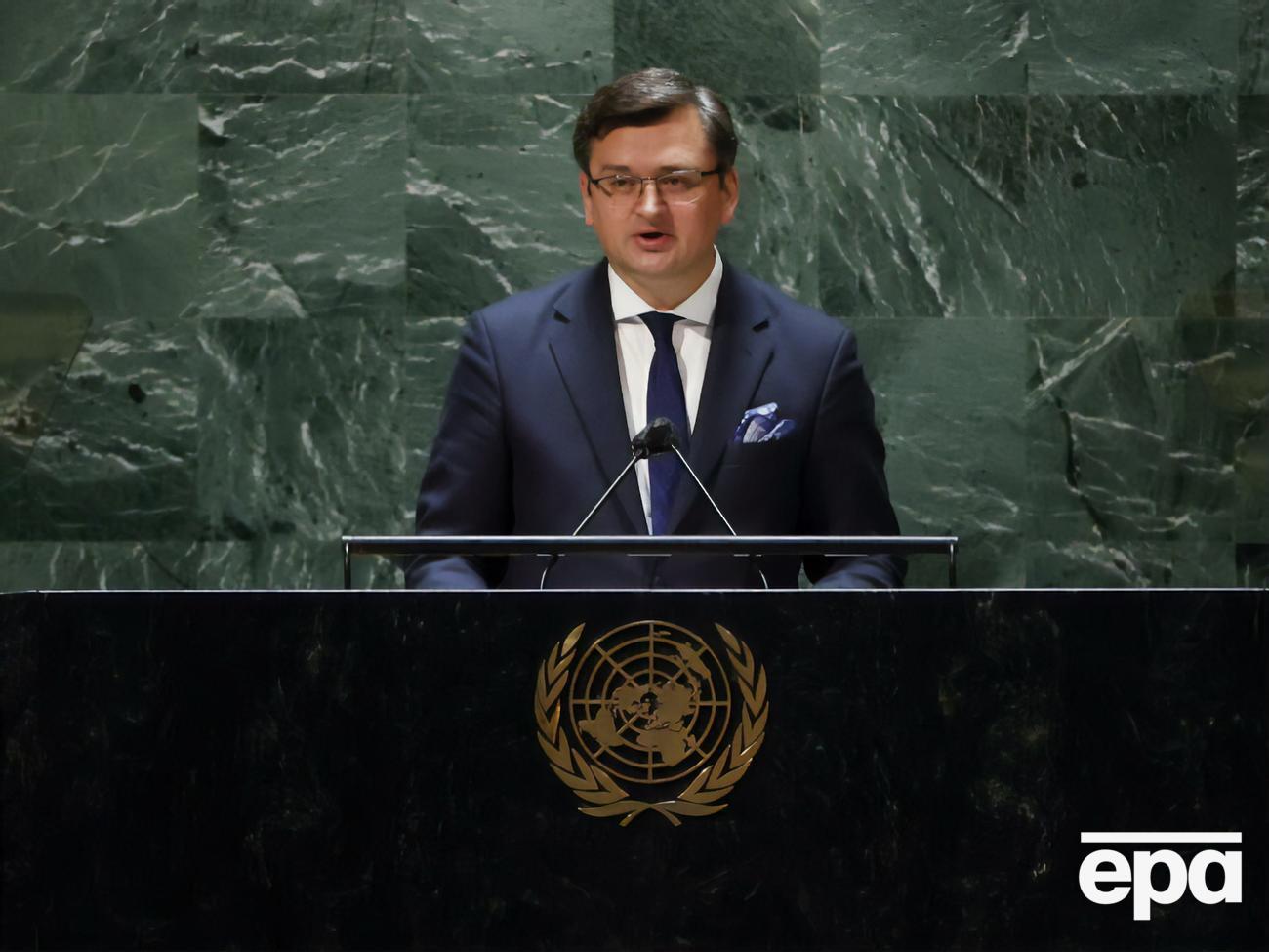 Кулеба: Із 16 країн світу в Україну вже їдуть добровольці, які готові пліч-о-пліч з українським народом боротися проти агресора