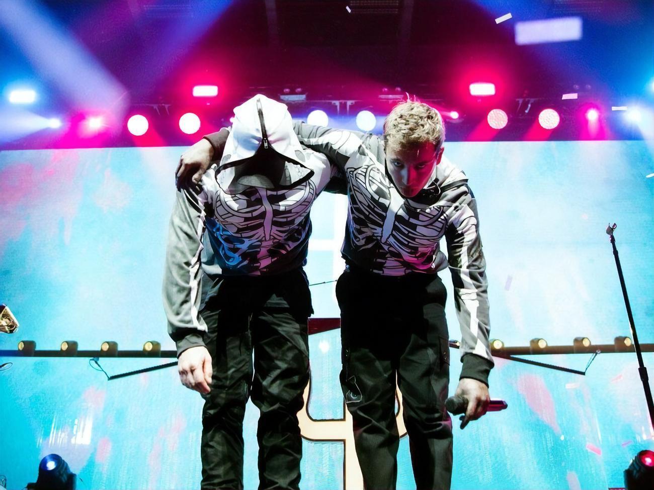 Twenty One Pilots: Повідомляємо про скасування нашого шоу в Москві. Ця новина здається незначною, враховуючи серйозність того, що відбувається