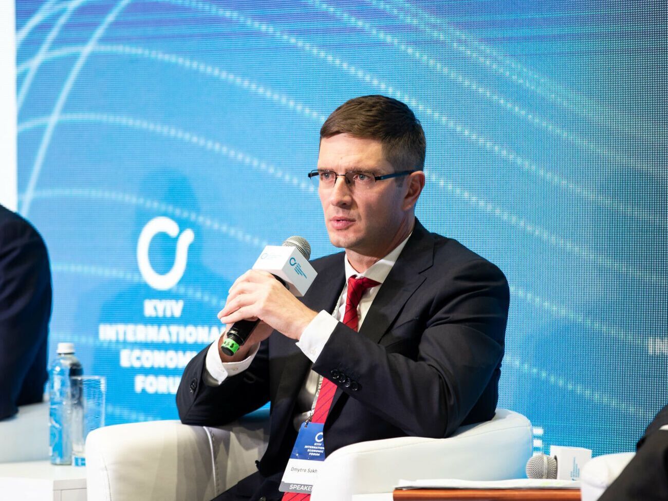 Дмитро Сахарук: Головне, щоб люди були живі. А лінії електропередачі, трансформатори, дроти, стовпи, перемикання&nbsp;&ndash; це ми зробимо