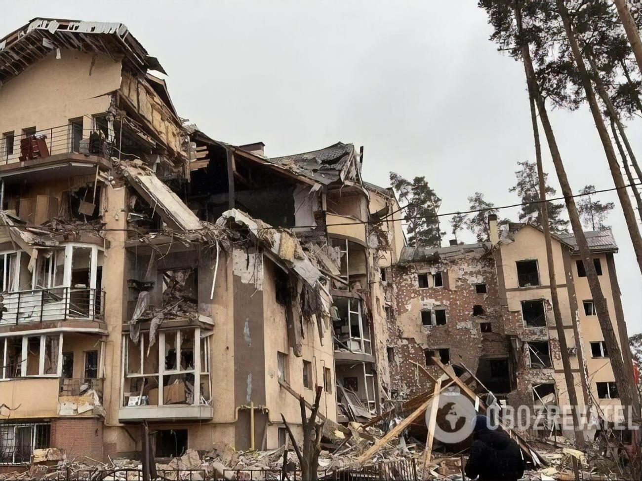 В результате авиаудара в Ирпене разрушен жилой многоэтажный дом