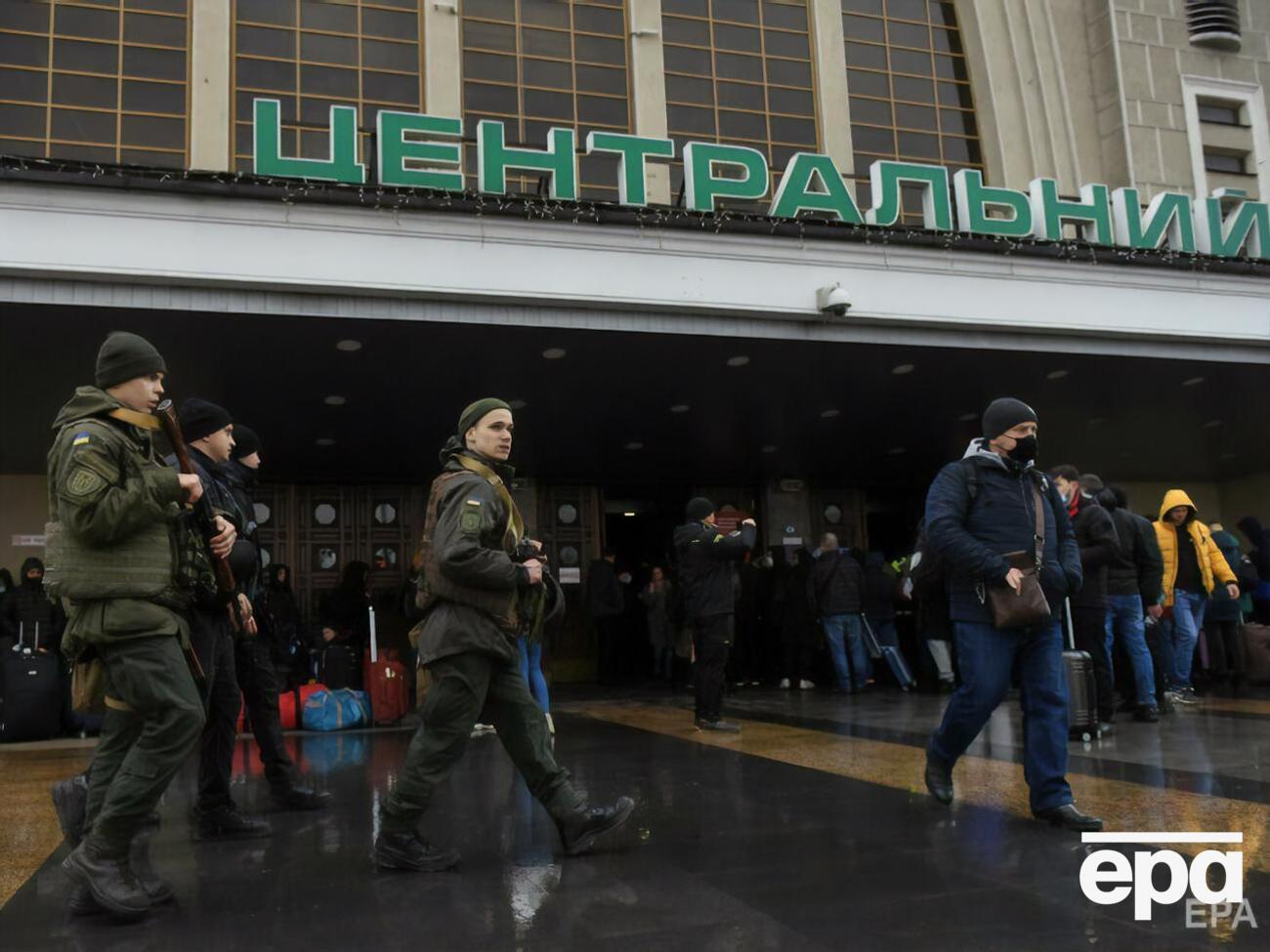 Уламок ракети впав неподалік Центрального залізничного вокзалу Києва