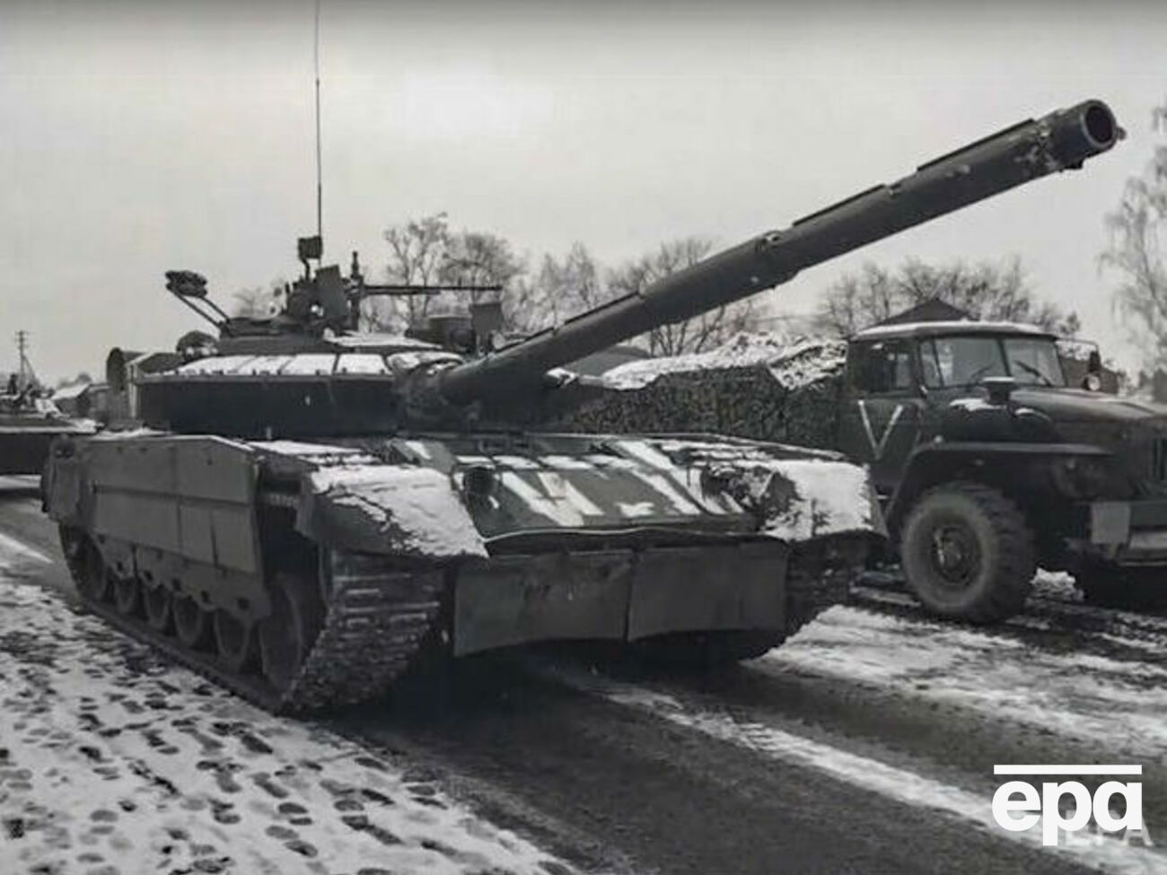 По данным главы ОГА, оккупанты поставили танк напротив дома престарелых и стали стрелять